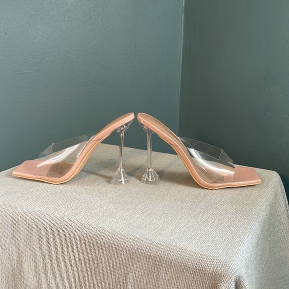 New , never worn Champagne stem stilettos , nude and clear in color - Picture 6 of 9